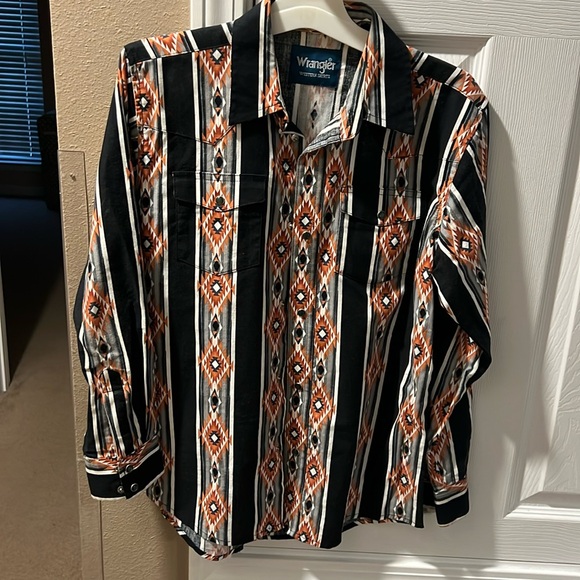 EUC Wrangler Button Down - Picture 1 of 1